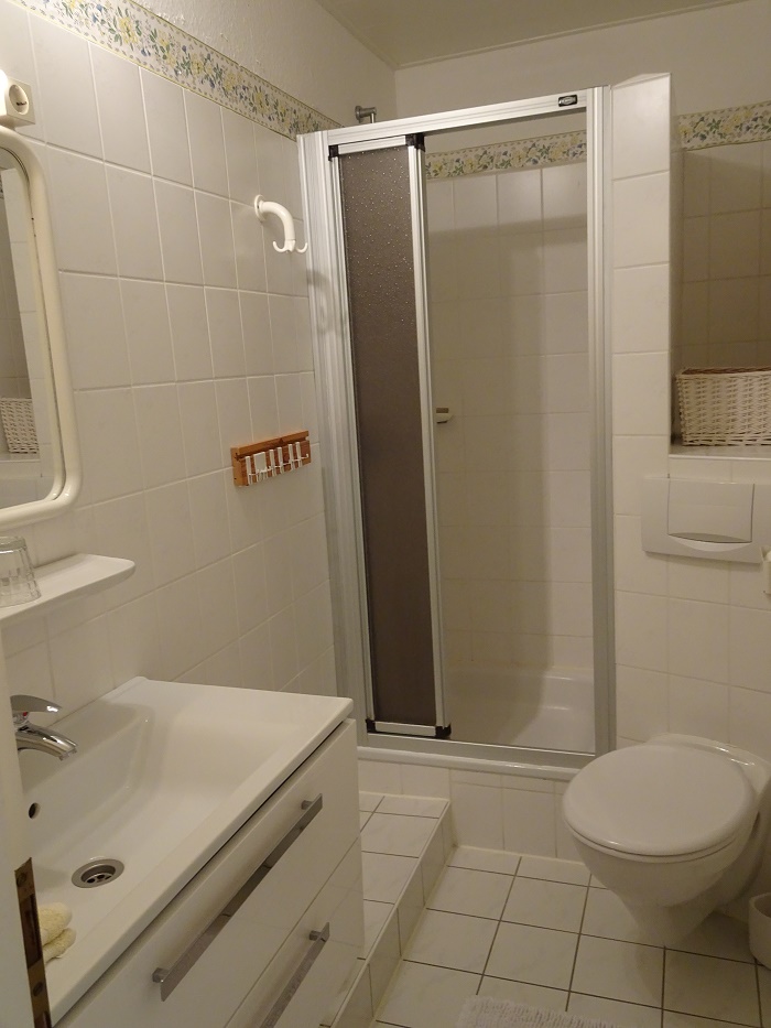 Südwind - Badezimmer mit Dusche
